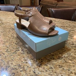 Women’s mid size heel